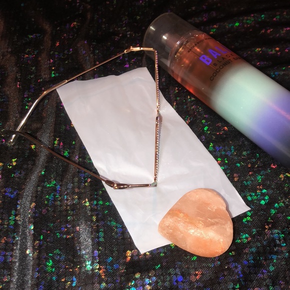 V-shaped Diamond Glasses NWOT - Picture 12 of 13